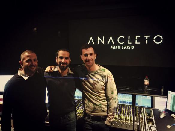 Marc Orts, Javier Ruiz Caldera y Oriol Tarragó durante las mezclas finales de "Anacleto".